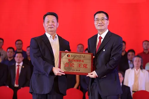 华盛家具集团当选广东省家具协会第七届理事会执行会长单位 华盛家具集团当选广东省家具协会第七届理事会执行会长单位
